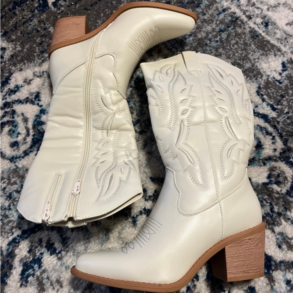 Pierre Dumas Cream Heeled Western Boots